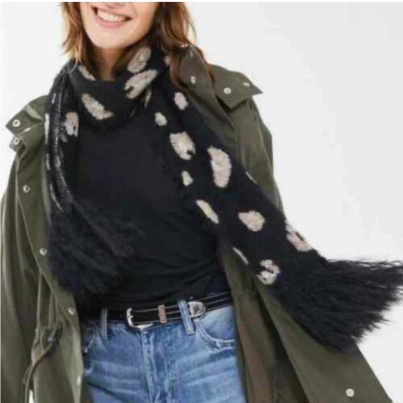 Urban Outfitters Leopard Print Fringe Scarf - Picture 1 of 3